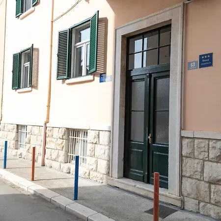Olynta Apartment Split