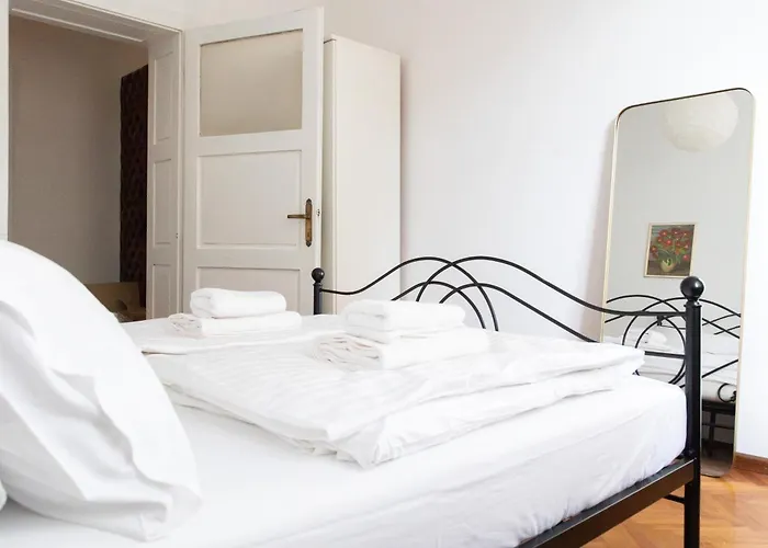 Olynta Apartment Split